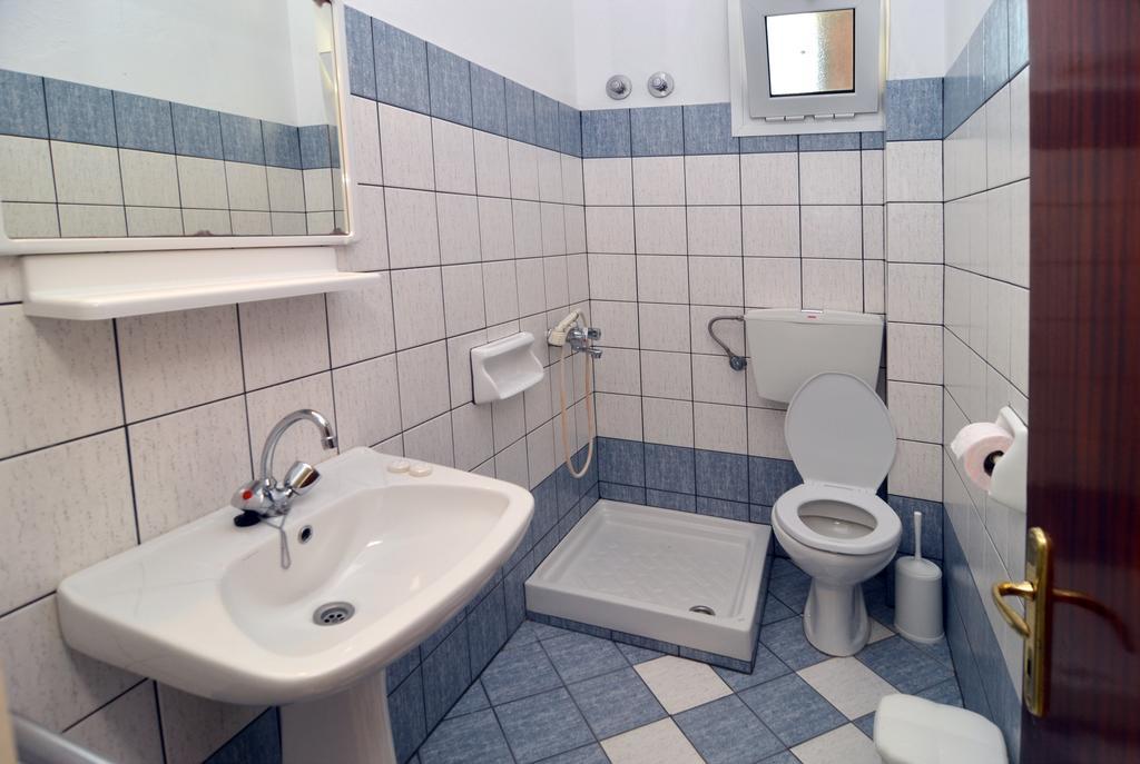 Pension Giannis Αdults Only Koinyra Rum bild